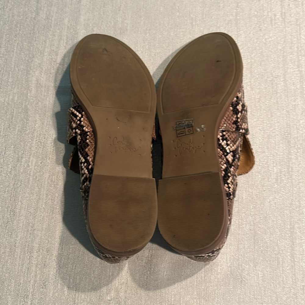 Crown Vintage Women’s Slip On Shoes Style ‘Carly’ Like new condition Size 9 - Picture 8 of 9